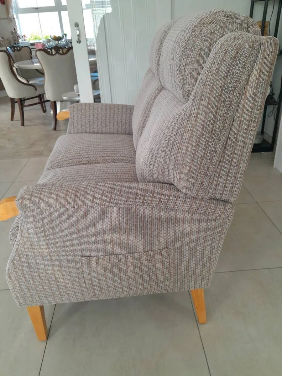 2 seated sofa - Image 2