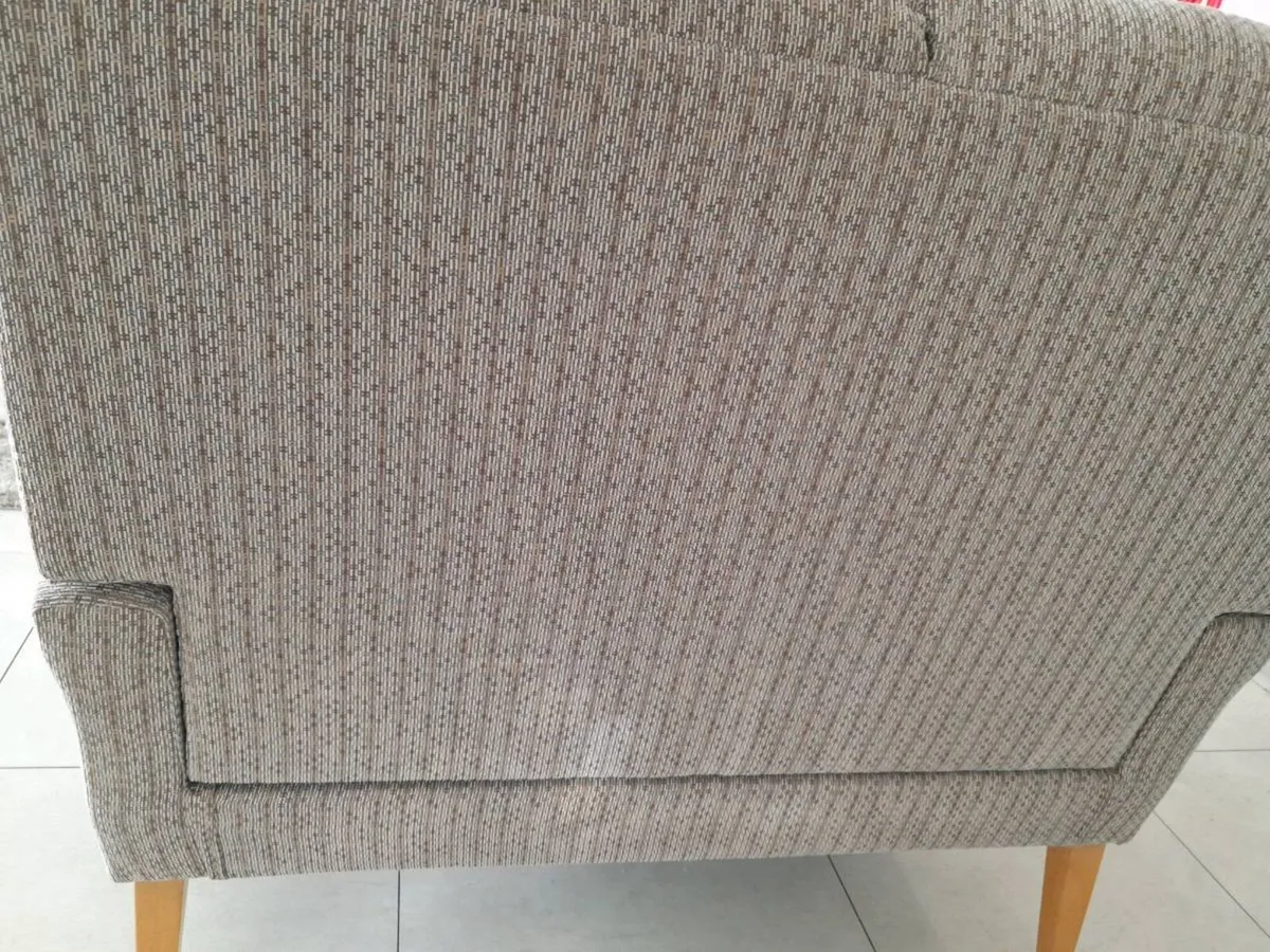 2 seated sofa - Image 4