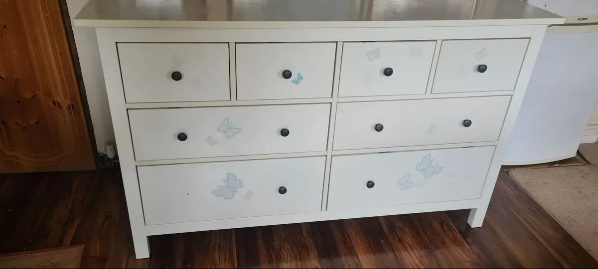 Large good quality chest of drawers - Image 1