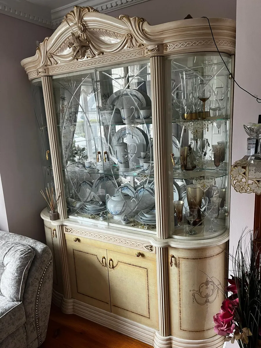 Glass unit - Image 1