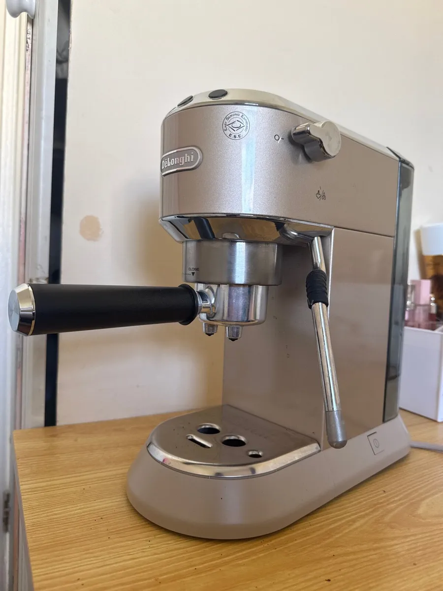 Coffee Machine | DeLonghi EC885.BG - Image 1