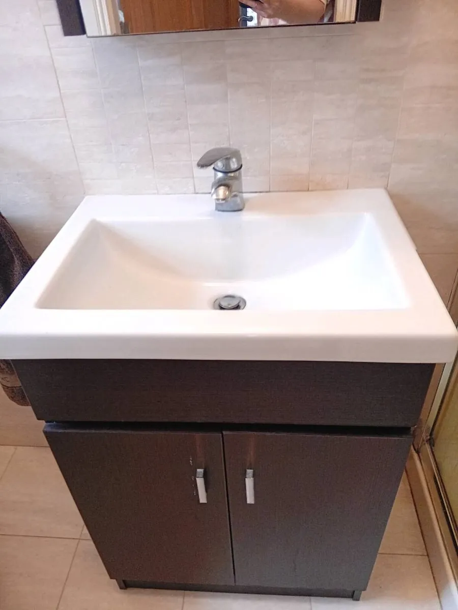 Bathroom mirrored cabinet and vanity with sink - Image 4