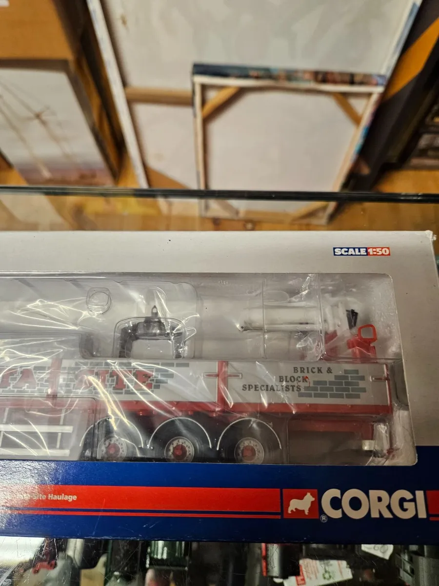 Corgi Volvo Tractor Unit with Crane Trailer and Lo - Image 4
