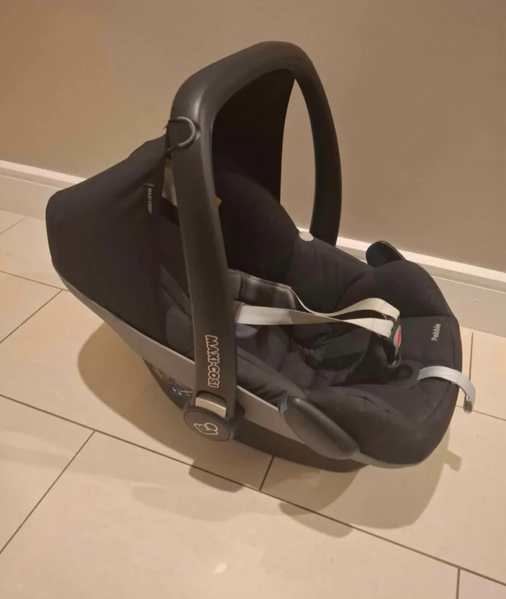 Maxi-Cosi Pebble Car Seat & 2 Isofix bases - Image 3