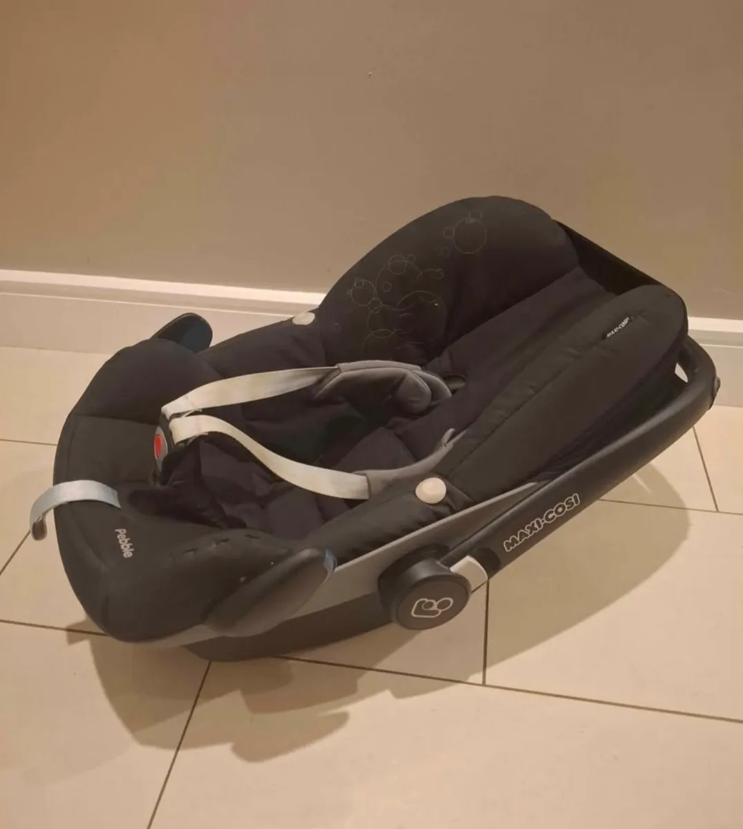 Maxi-Cosi Pebble Car Seat & 2 Isofix bases - Image 4