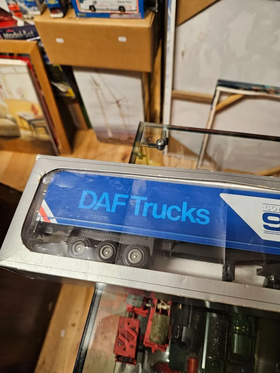 Corgi Tekno DAF Tractor Unit and Trailer 1.50 - Image 2