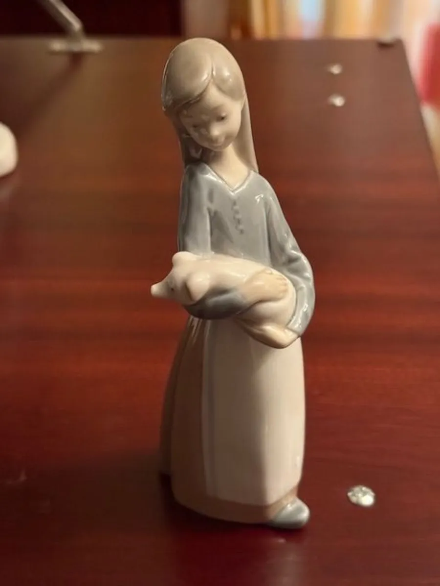 Lladro figurines - Image 1