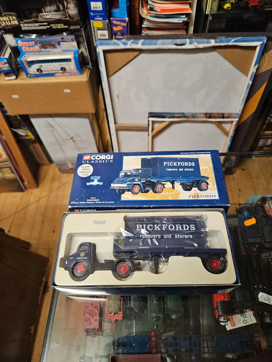 Corgi Thames Trader Pickfords Truck 1.50 - Image 1