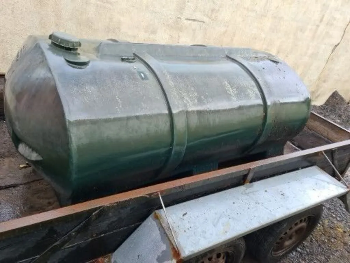 Oil tank with connections no damage - Image 1