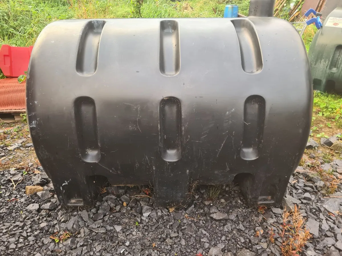 Oil tank with connections no damage - Image 2