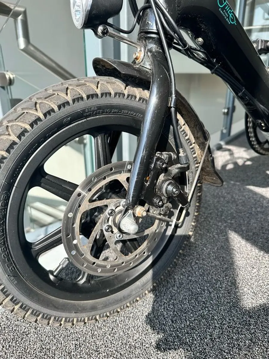 Fiido D3 pro newest version, mint condition, low mileage - Image 2