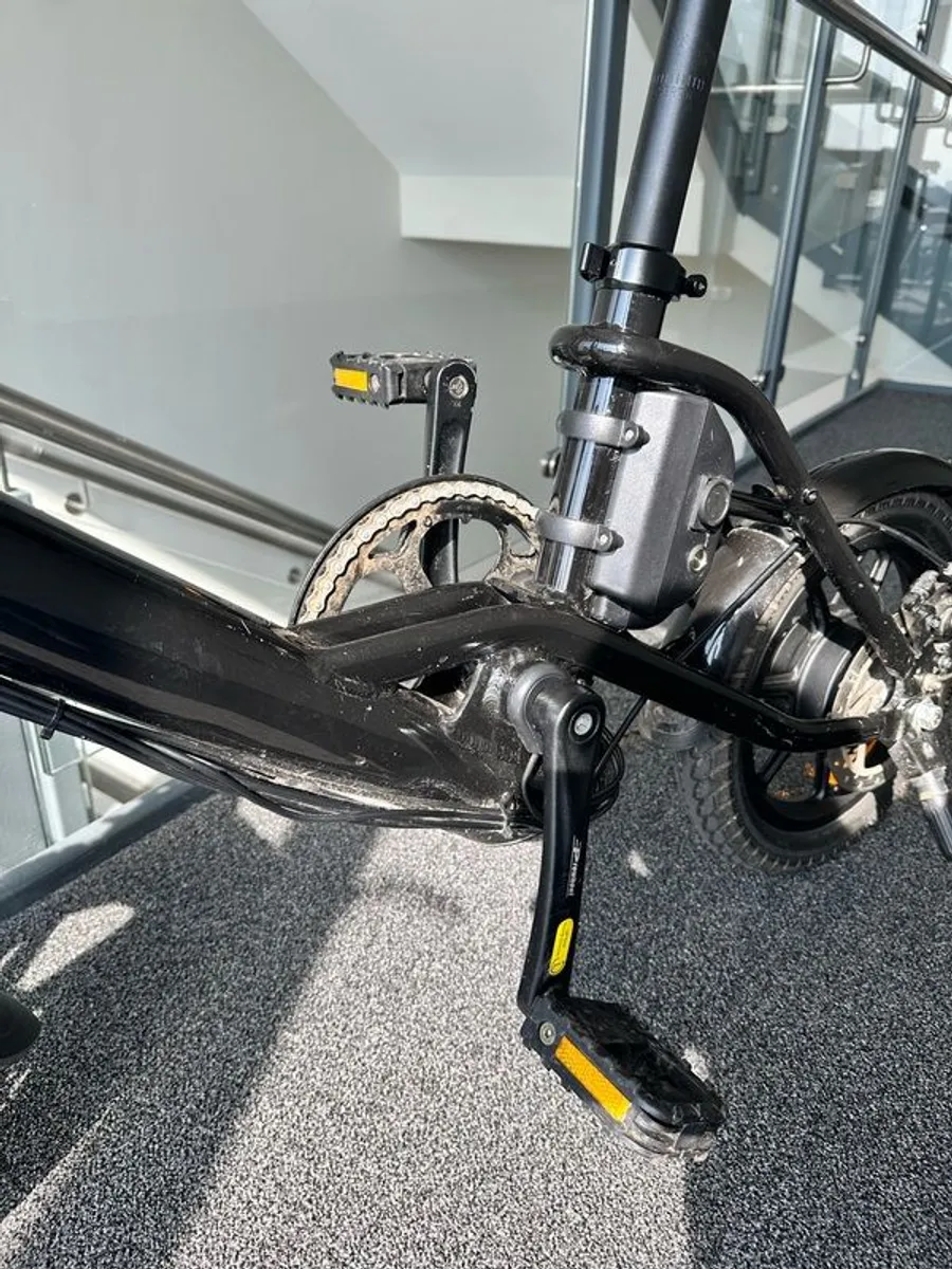 Fiido D3 pro newest version, mint condition, low mileage - Image 3