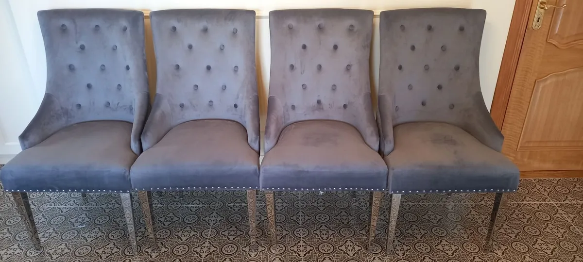 TABLE AND CHAIRS - Image 2