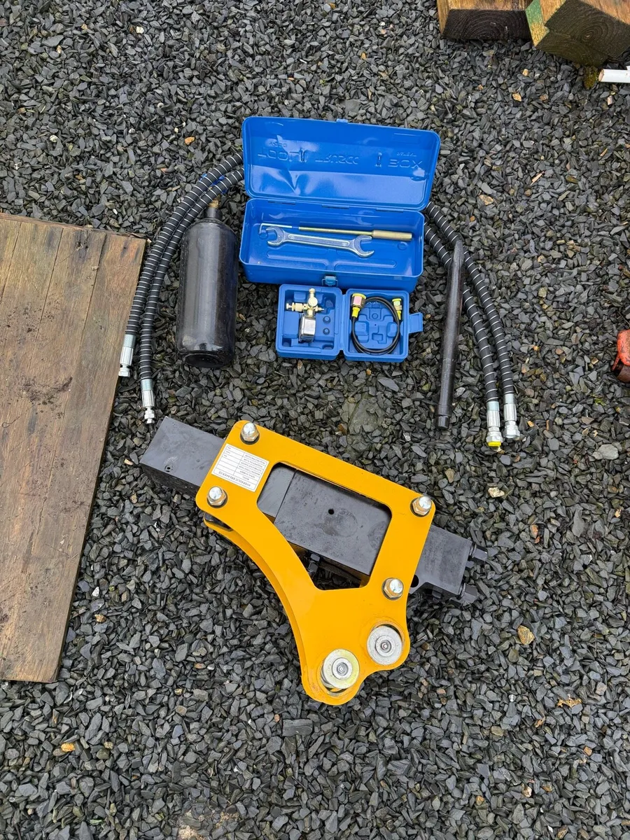 mini digger braker - Image 1