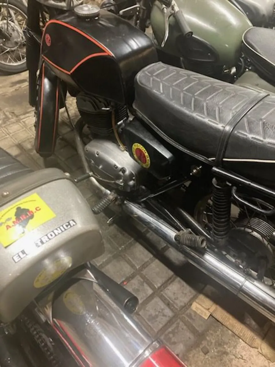 CZ 125 1988 - Image 4