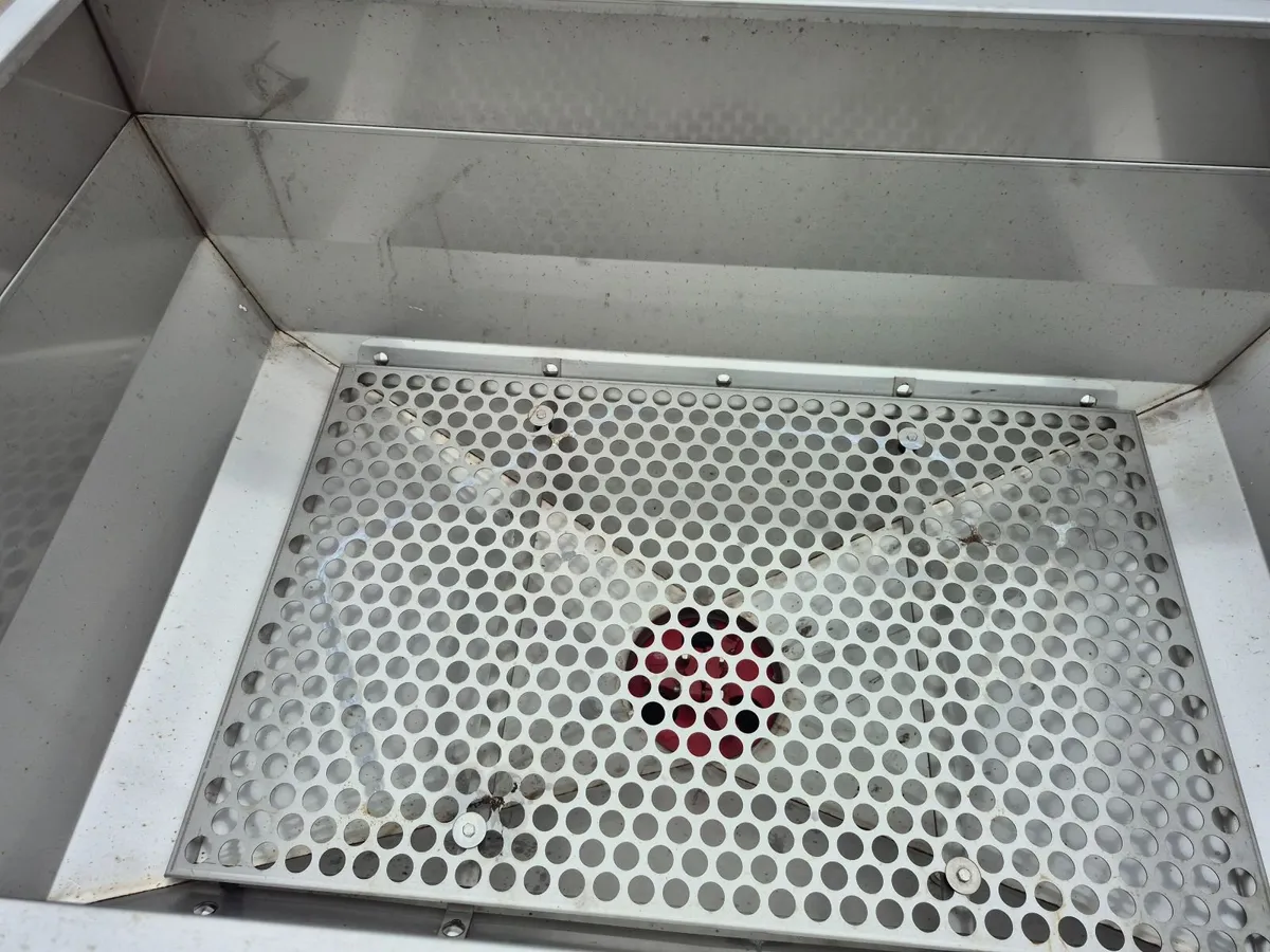 Fertiliser spreader - Image 2