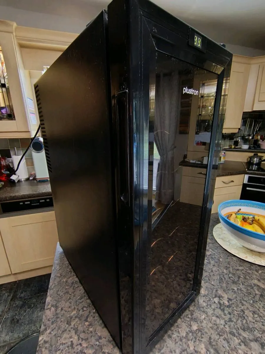 Wine cooler, 10 botlles - Image 1