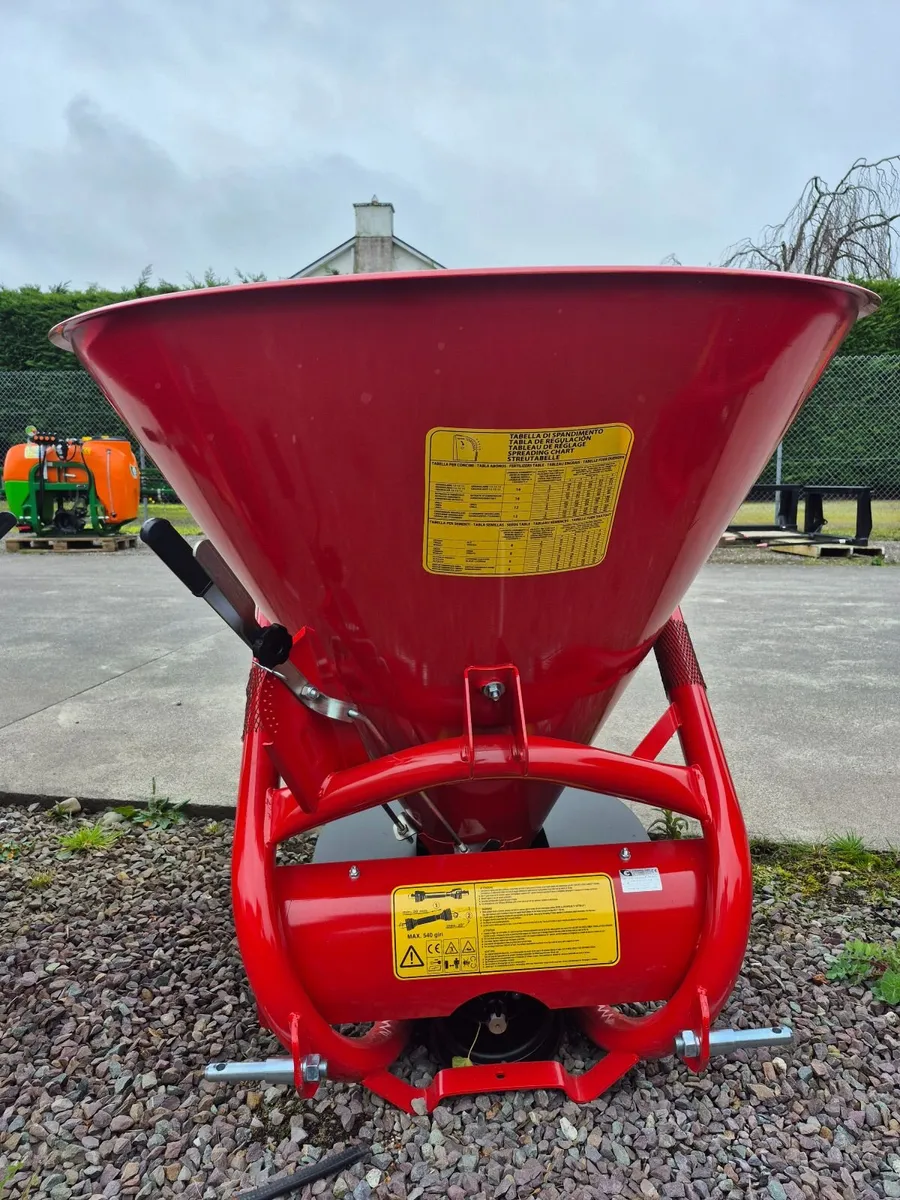 Fertiliser spreader - Image 2