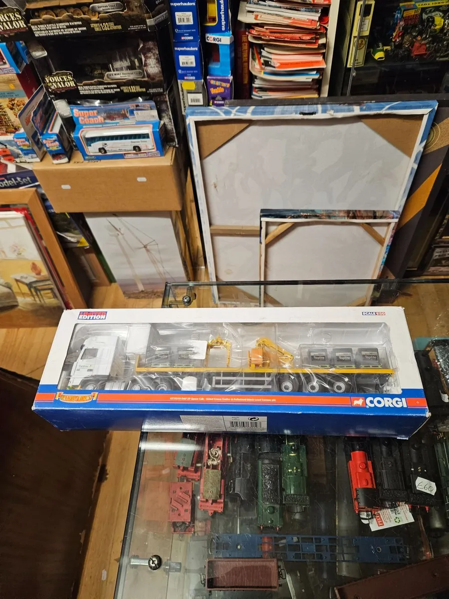 Corgi DAF Tractor Unit and Crane Trailer with Load - Image 1