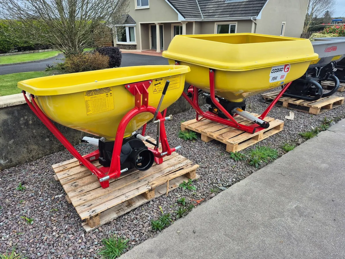 Fertiliser spreader - Image 1