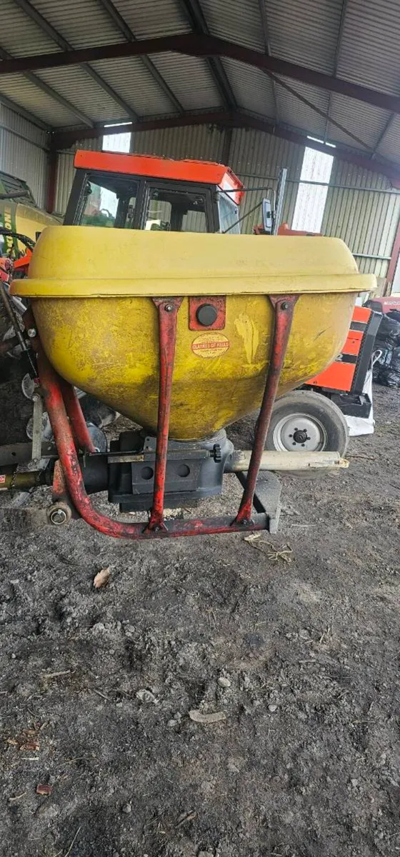 Cosmo fertiliser spreader - Image 2