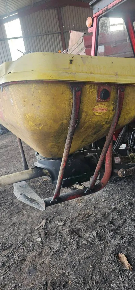 Cosmo fertiliser spreader - Image 3