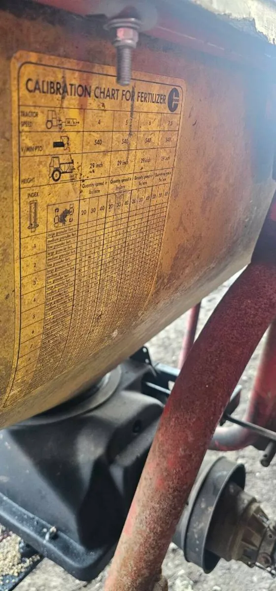 Cosmo fertiliser spreader - Image 4