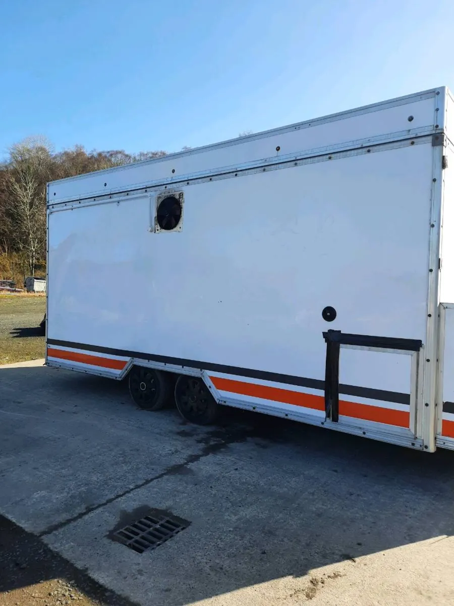 Catering trailer - Image 2