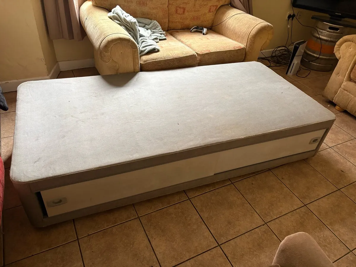 Single bed frame - Image 1