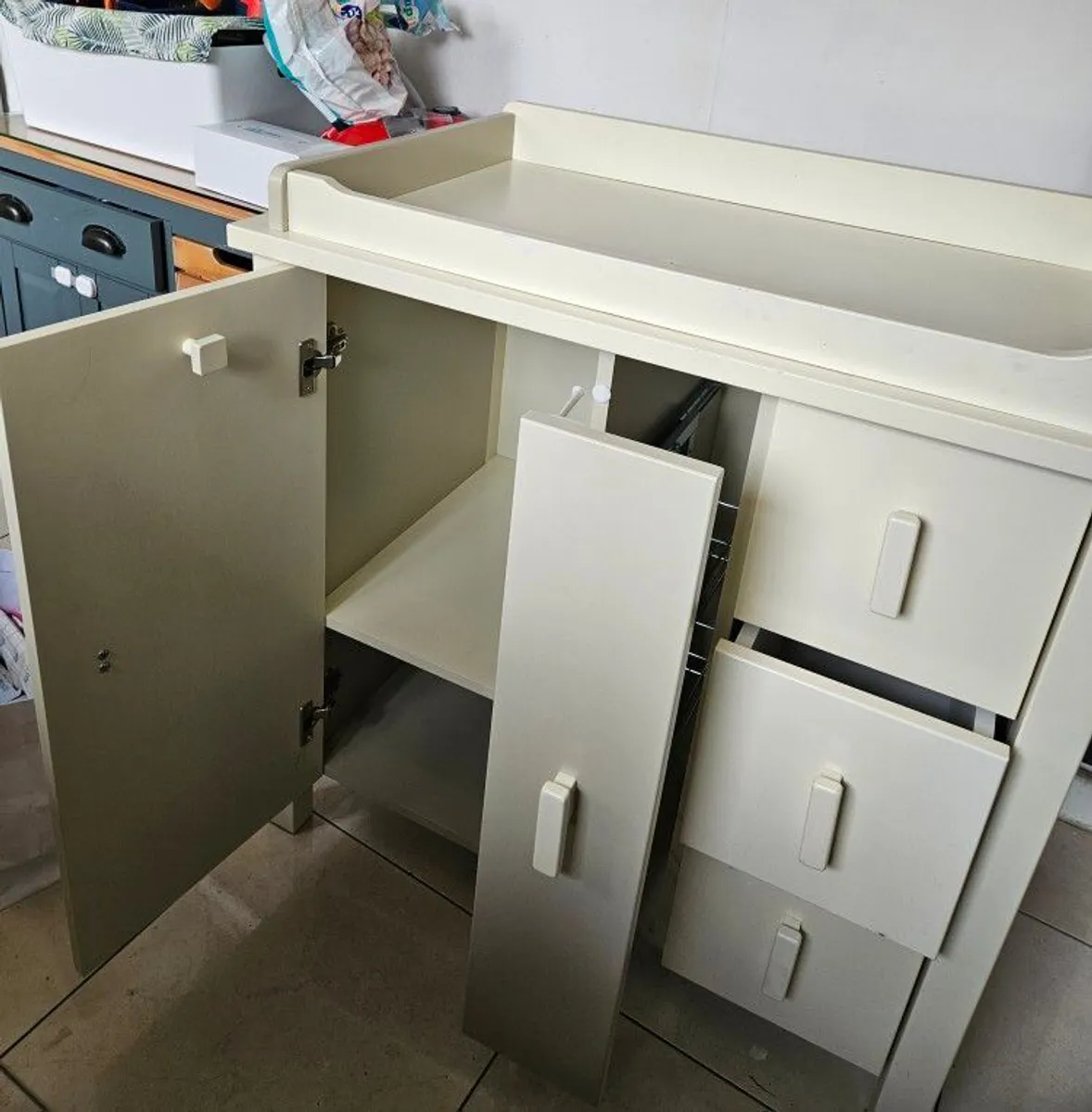 baby changing table - Image 3