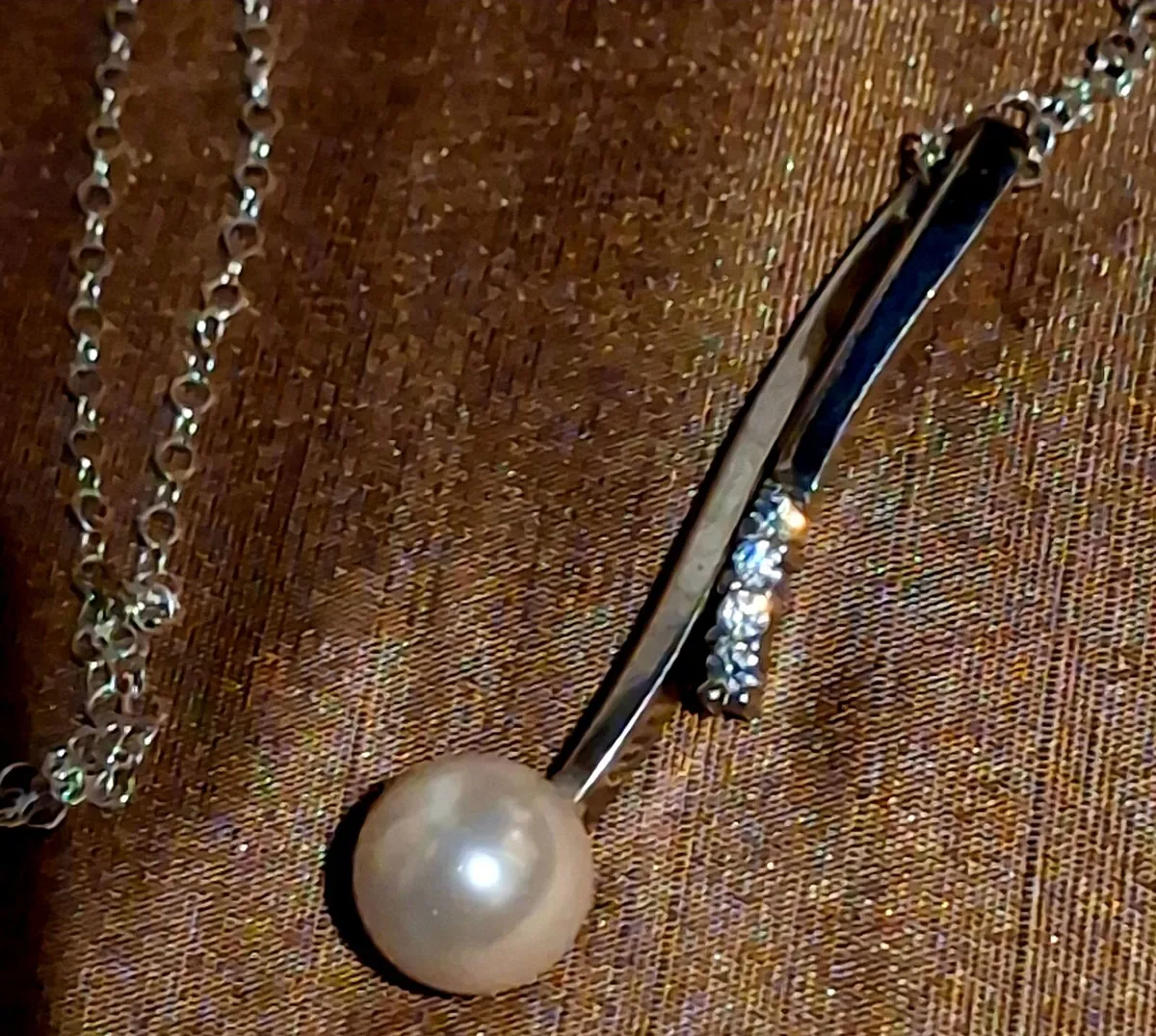 VINTAGE STERLING SILVER PEARL & DIAMOND NECKLACE - Image 3