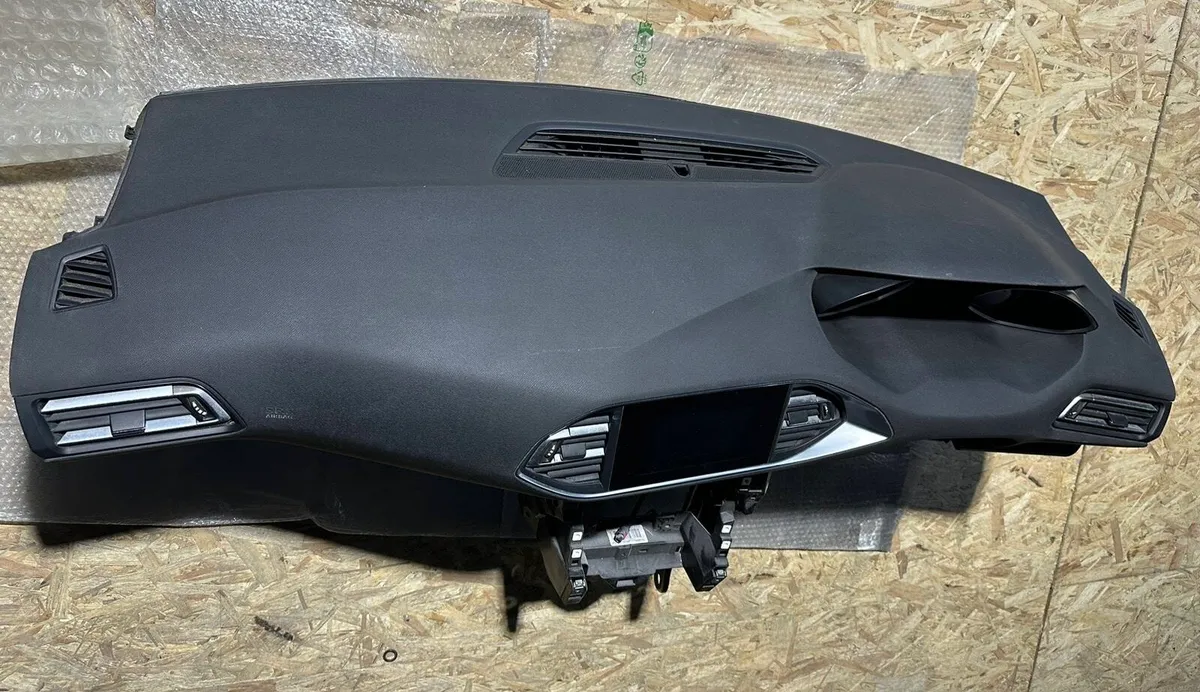 Dashboard Peugeout 308 2016 - Image 2