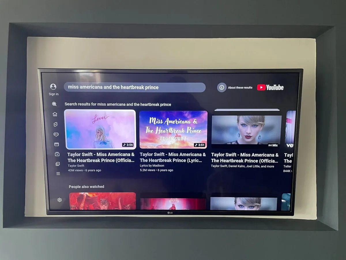 LG webOS TV UH661V , 4k  43 Inch - Image 2