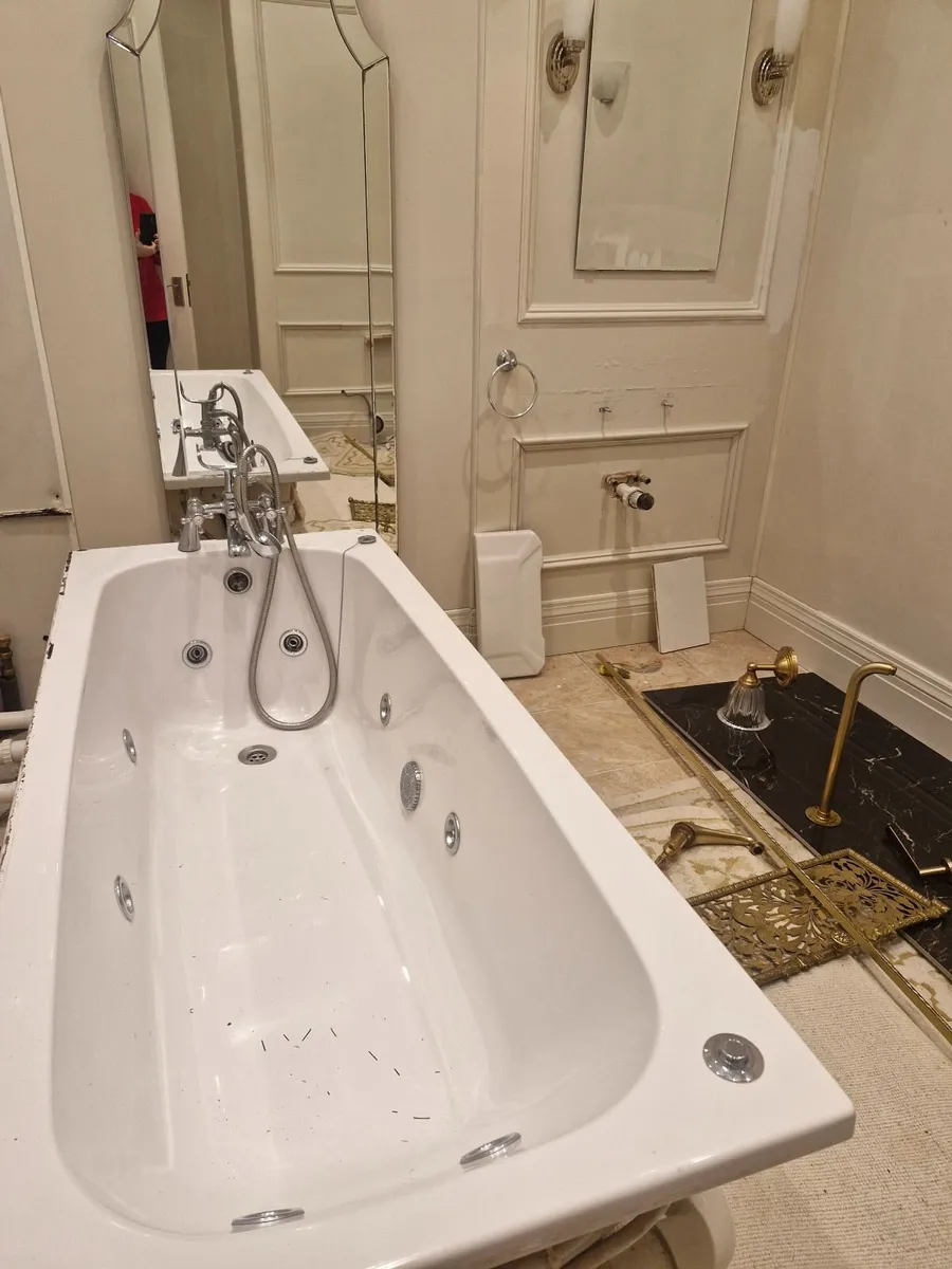 Jacuzzi bath - Image 1