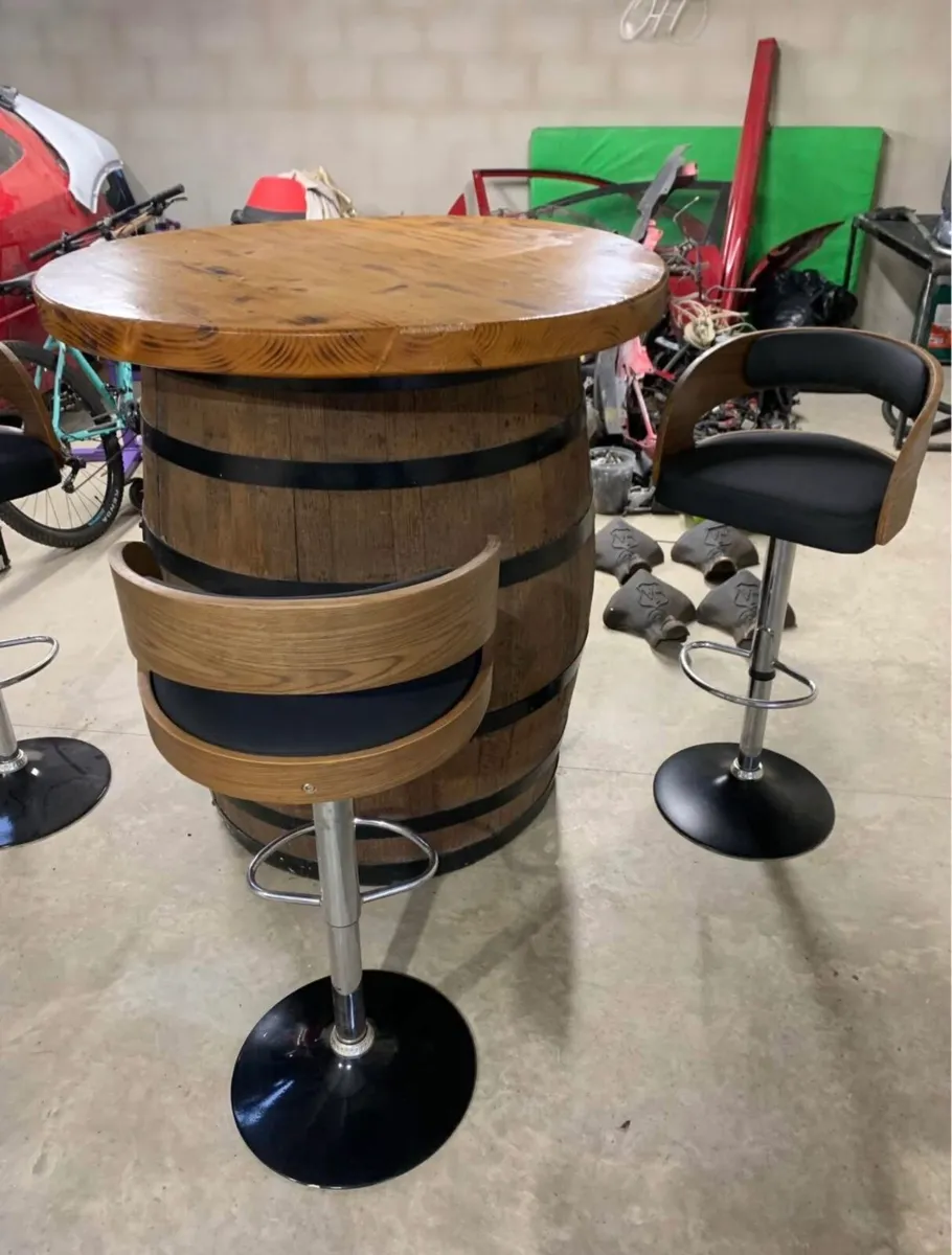 Whiskey barrel - Image 1