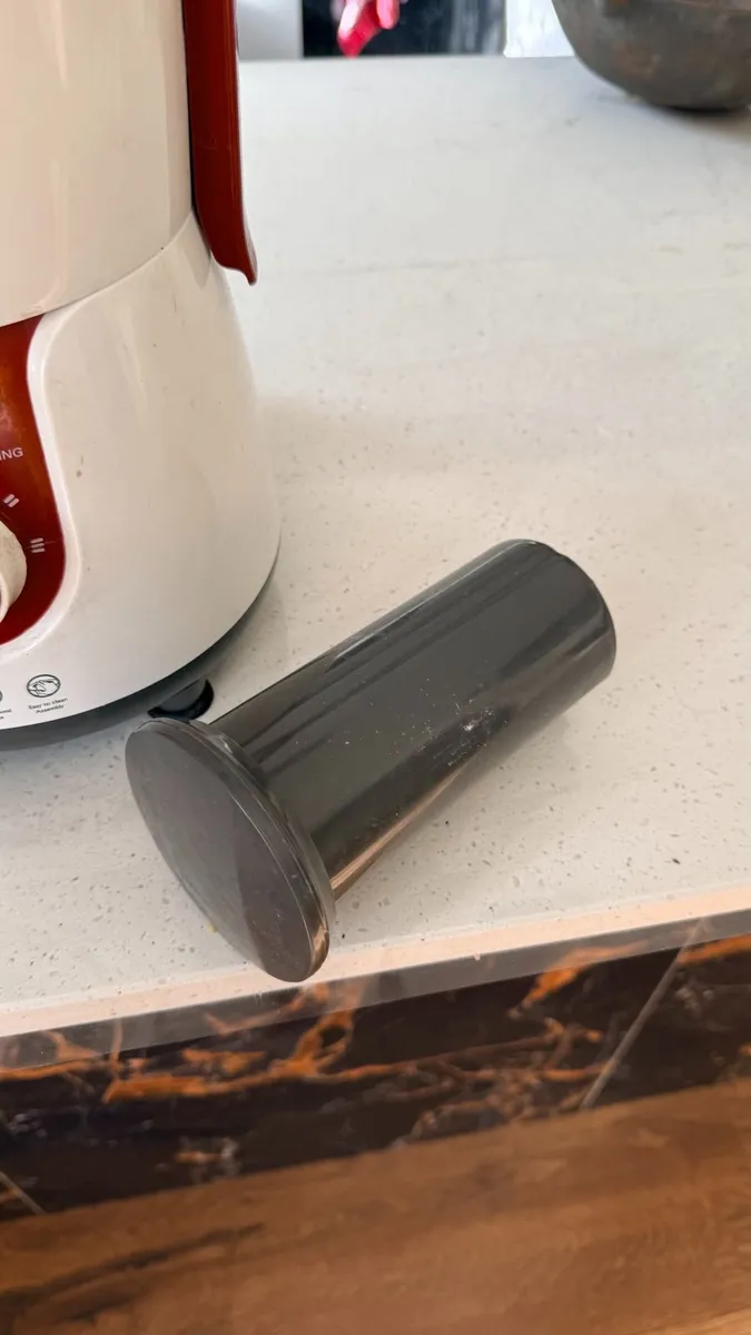 Philips 700W Juicer Mixer Grinder – Hardly Used - Image 4