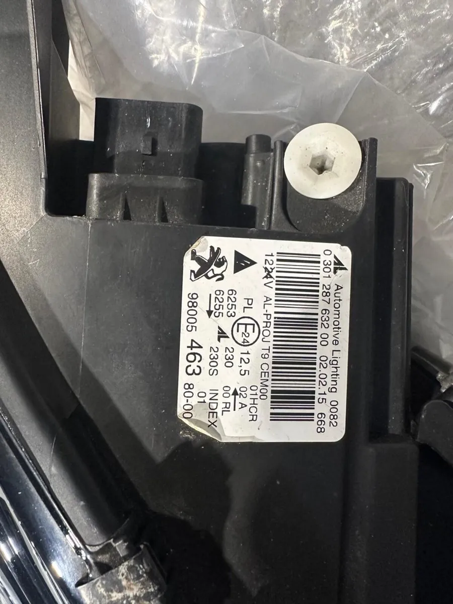 Right Headlight Peugeout 308 2016 - Image 3