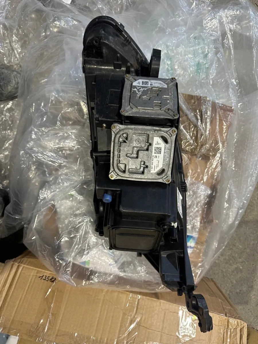 Right Headlight Peugeout 308 2016 - Image 4