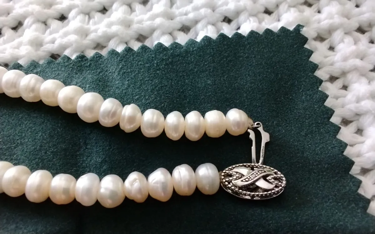 Vintage FRESHWATER PEARL BRACELET WITH DIAMOND - Image 1