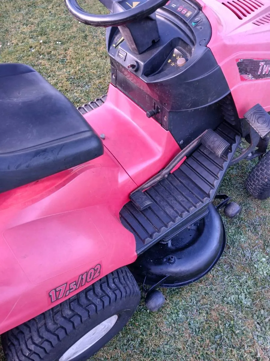 Castlegarden hydrostatic Briggs engine - Image 4