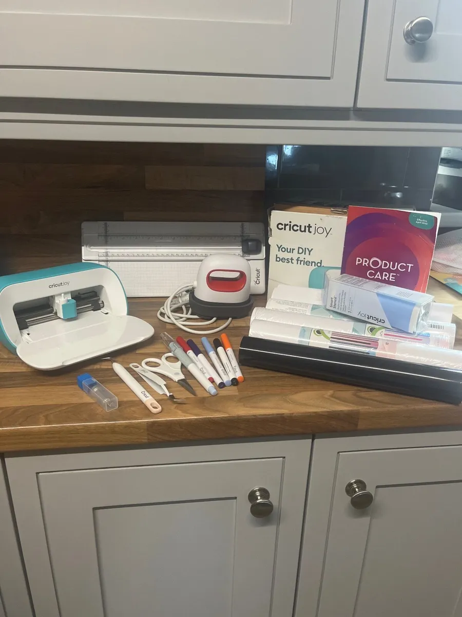 Cricut bundle - Image 1