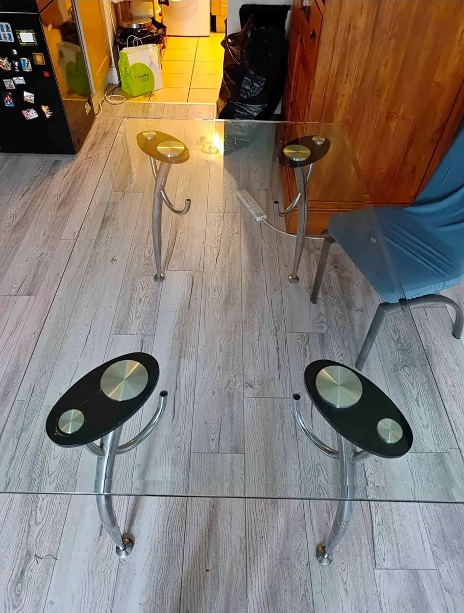 Dining table and chairs - Image 3