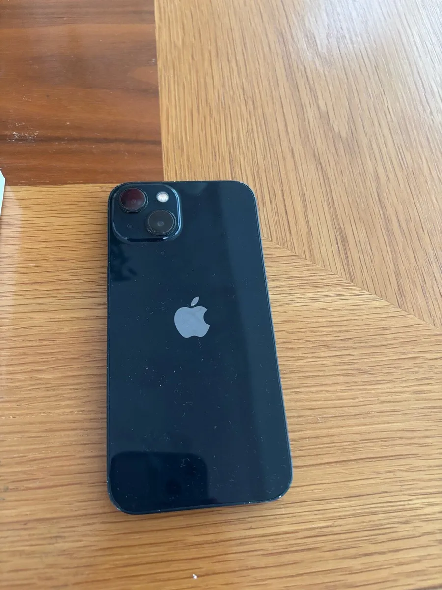 iPhone 13 screen cracked - Image 2