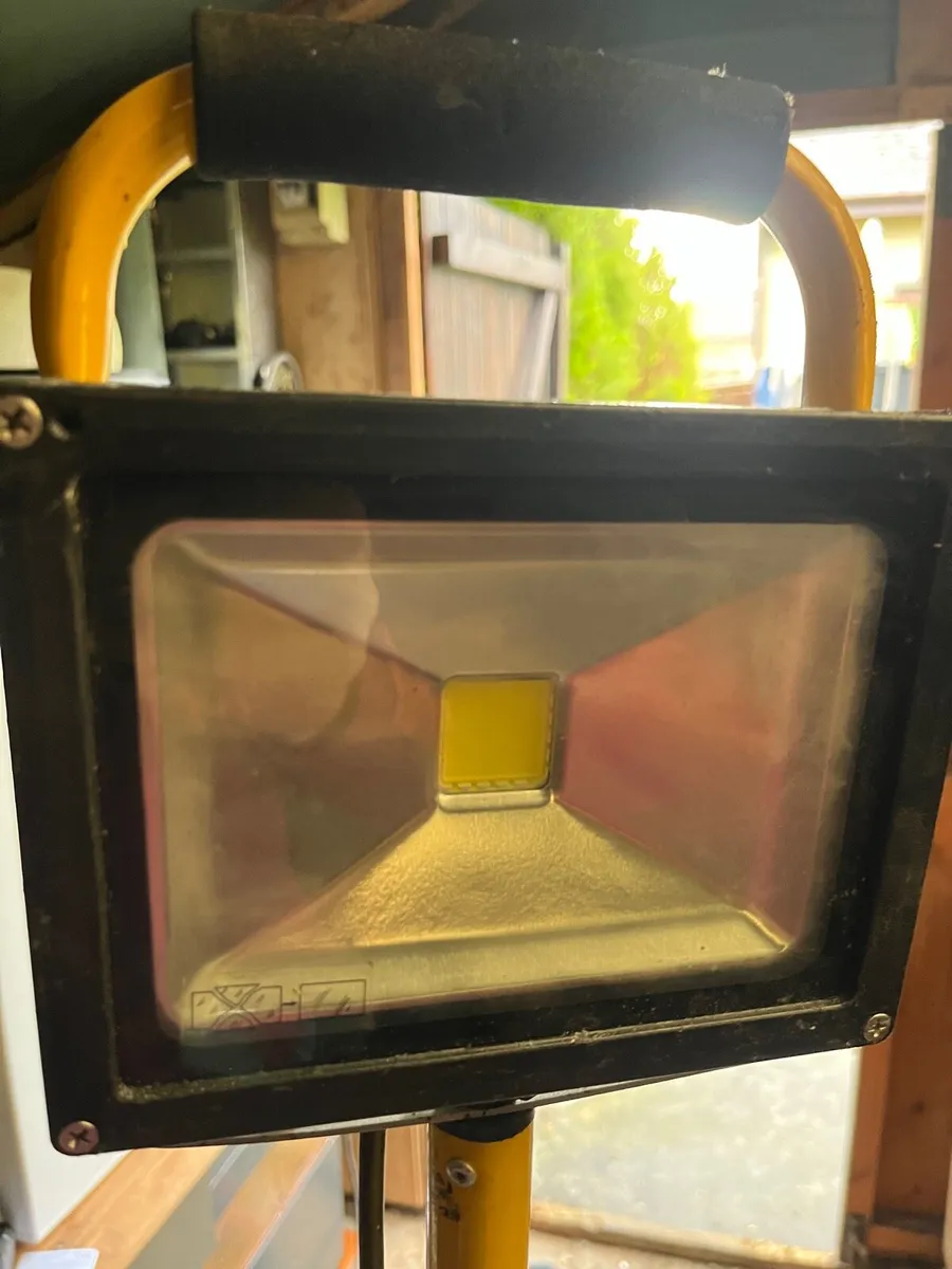 110v Transformer and  LED light - Image 4