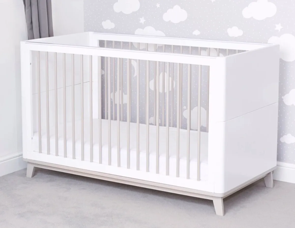 Baby Elegance Lola Cot - Image 2