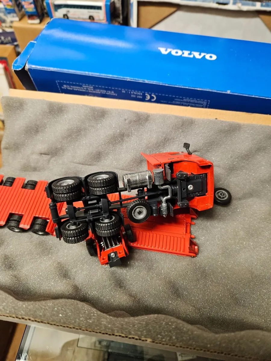 Corgi Joal Volvo Tractor Unit and Low Loader Trail - Image 4