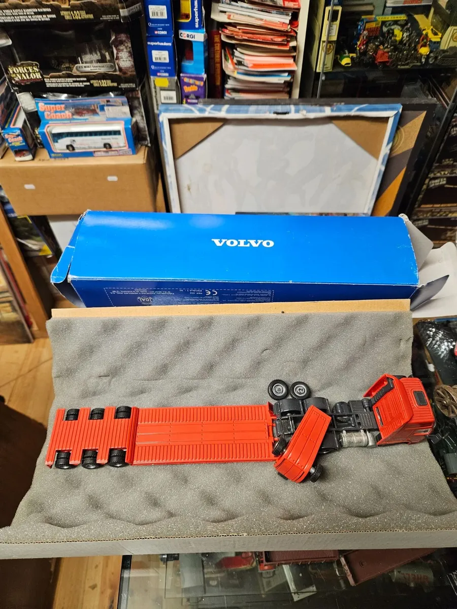 Corgi Joal Volvo Tractor Unit and Low Loader Trail - Image 3