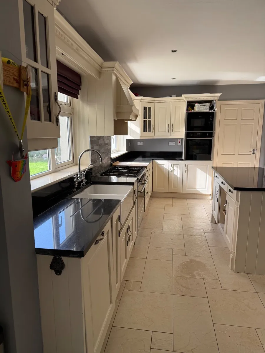 Kitchen (no island) - Image 4