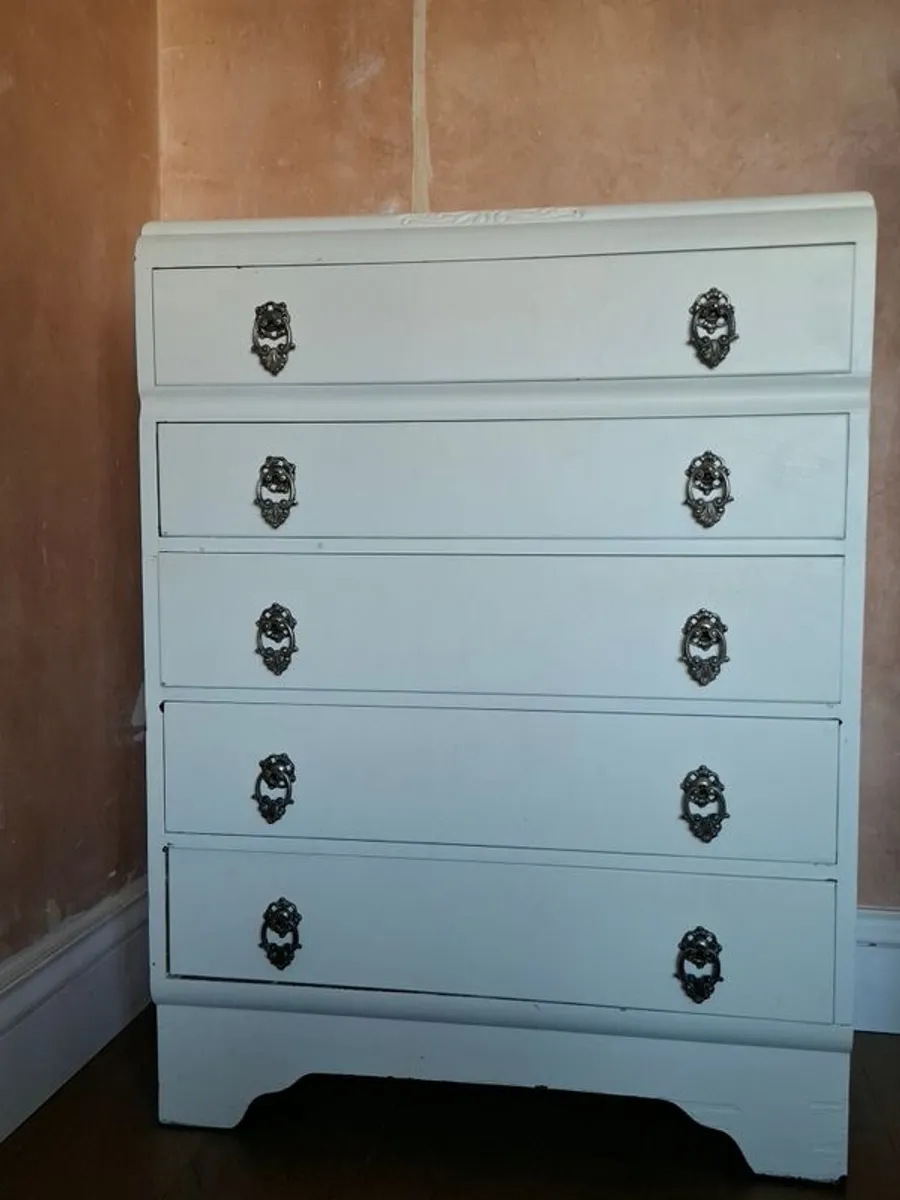 Chest of drawers White