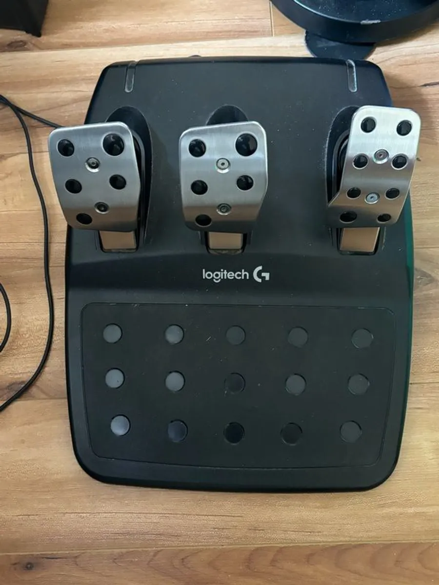 Logitech G920 Gaming Set Up - Image 3